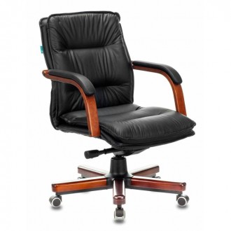 Кресло руководителя Бюрократ T-9927WALNUT-LOW/BL низкая спинка черный кожа крестовина дерево